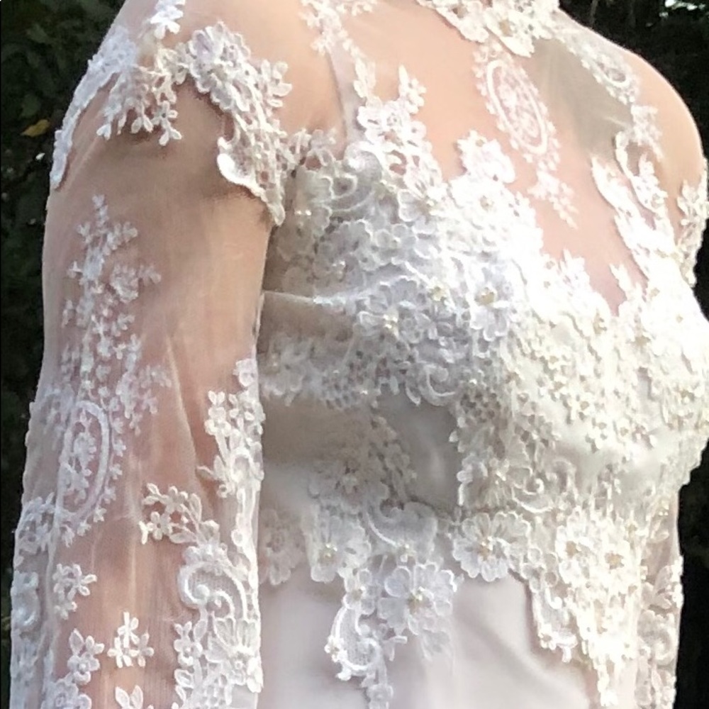 Vintage White Wedding Grown; Never Worn or Altered - Picture 2 of 8